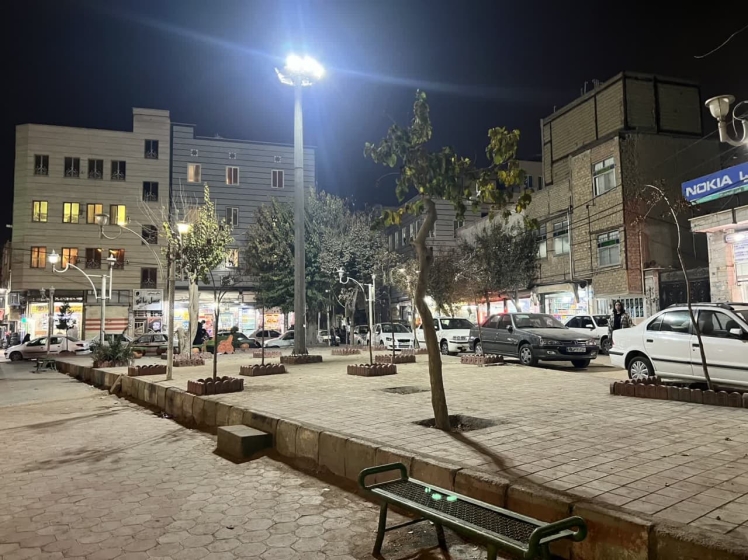 نصب برج های نوری در بوستان های محله ای نواب صفوی و خیابان امام حسین شرقی در باقرشهر