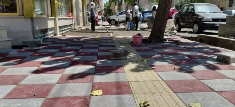  اجرای کف‌پوش پیاده‌راه خیابان ۲۴ متری آغاز شد.