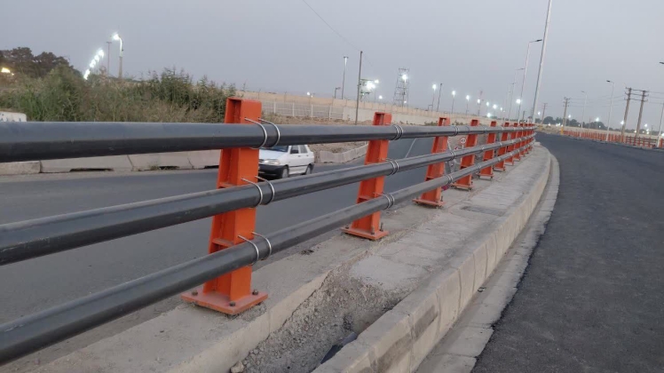 نصب هندریل روی پل سفیر امید توسط شهرداری باقرشهر