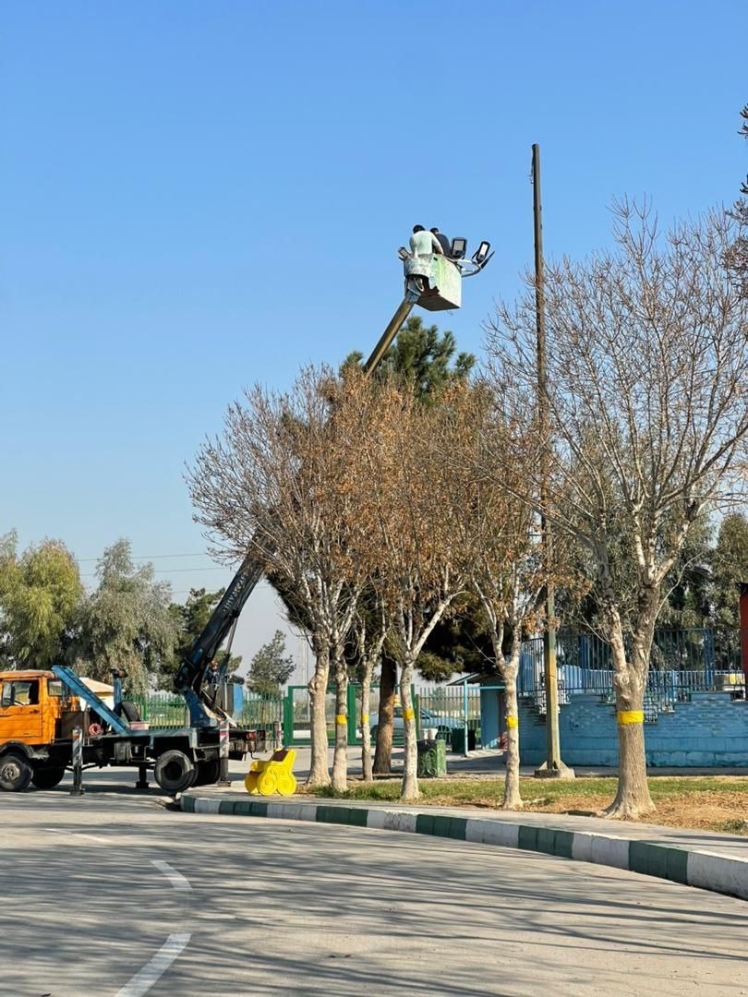  تحول روشنایی بوستان عطرسیب با نصب برج نور و بهسازی چراغ‌ها