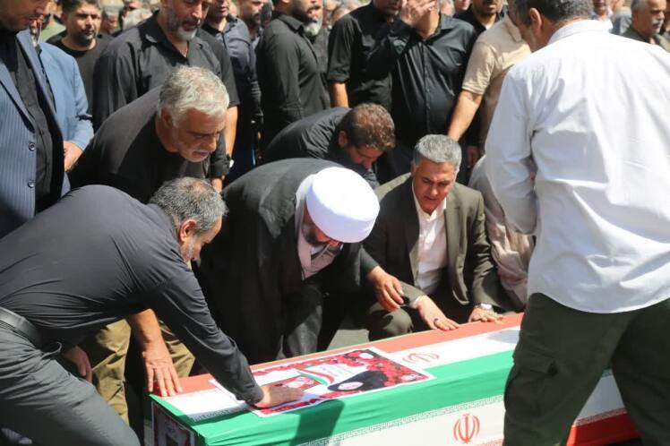 وداع با مادر صبور شهید مددی،حضور شهردار باقرشهر در آئین تشییع مادر شهید 