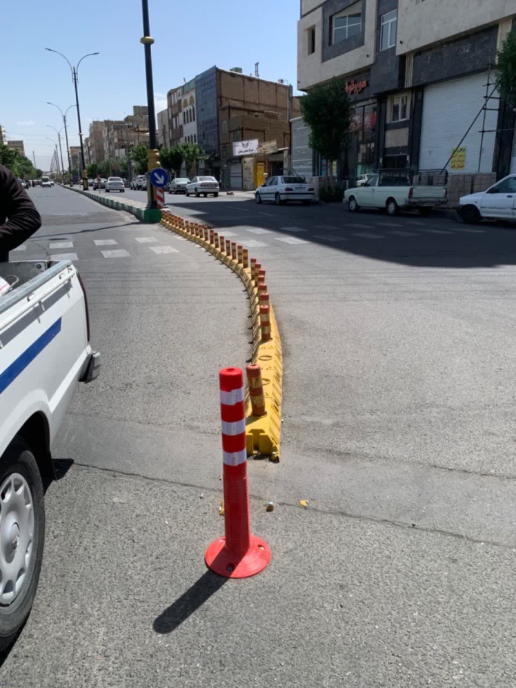 شهرداری باقرشهر موانع استوانهای آسیبدیده سطح شهر را تعویض کرد
