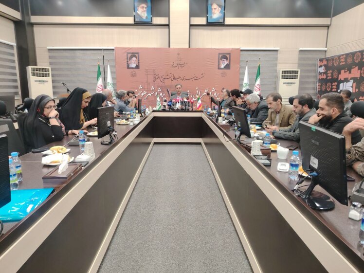 همتی: هیچ پروژهای بر زمین نمانده است