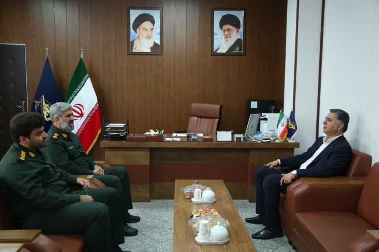  دیدار نوروزی شهردار باقرشهر با فرمانده سپاه ناحیه روح‌الله(ره)