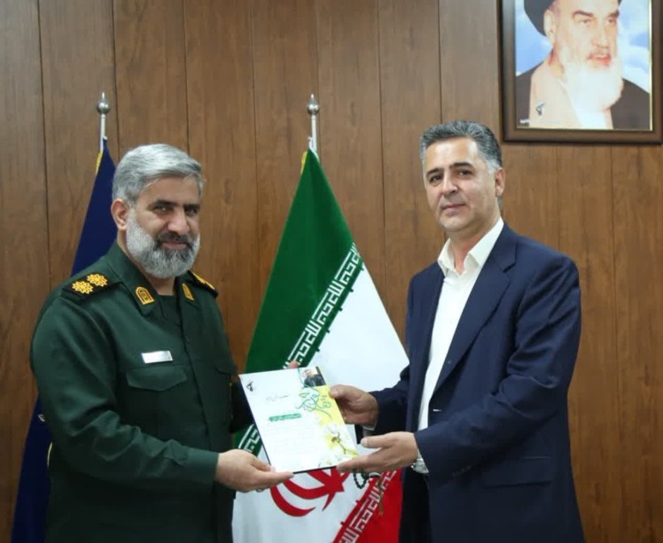  تقدیر فرمانده سپاه از یک سال همراهی و تلاش جهادی شهردار باقرشهر