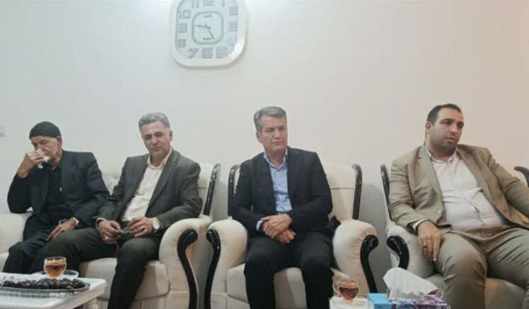 دیدار شهردار باقرشهر با خانواده شهید مددی