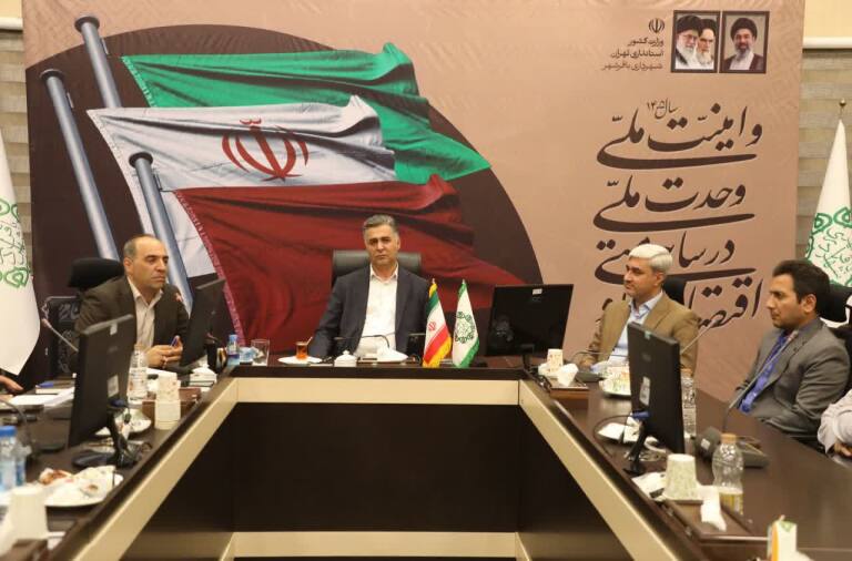 نشست صمیمی شهردار باقرشهر با آتش‌نشانان شهر