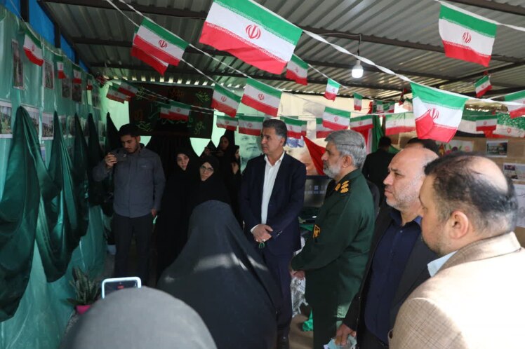 بازدید از نمایشگاه «اسوه پایگاه مقاومت» و تجلیل از فرهنگ ایثار