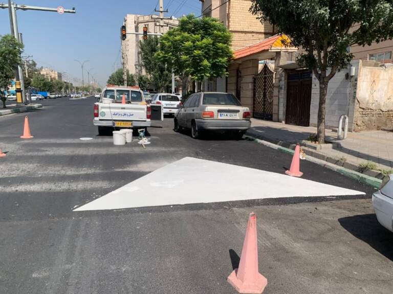 آغاز رنگ‌آمیزی سرعت‌کاه‌های خیابان فلسطین باقرشهر