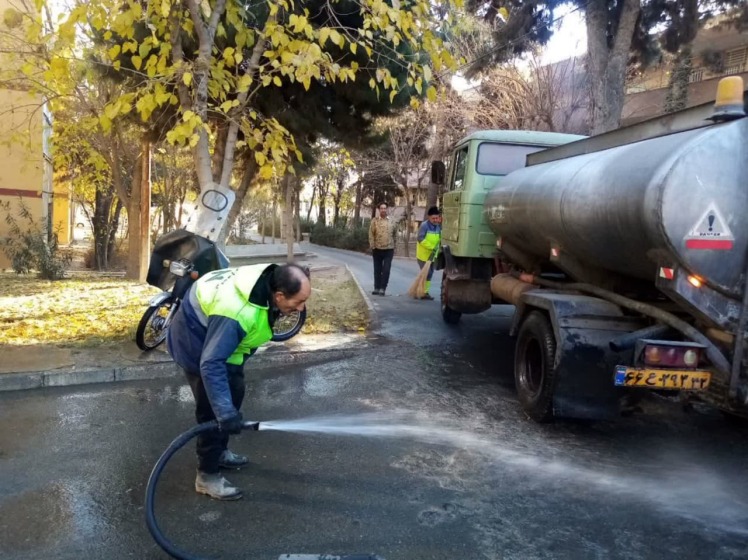 با هدف حفظ سلامت شهروندان ، شستشوی روزانه انهار، پیاده رو ها و معابر در باقرشهر 