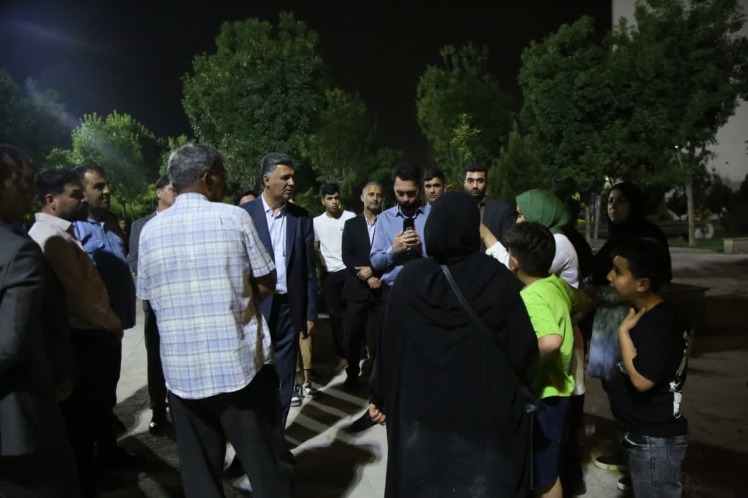 بازدید میدانی و شبانه شهردار باقرشهر از بوستانهای سطح شهر؛