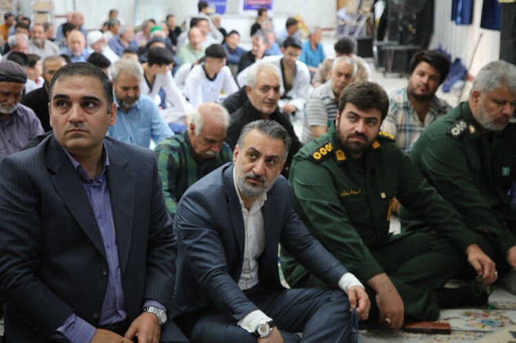 میز خدمت مسئولان در باقرشهر؛ پاسخگویی بی‌واسطه همزمان با سالروز نخستین نماز جمعه