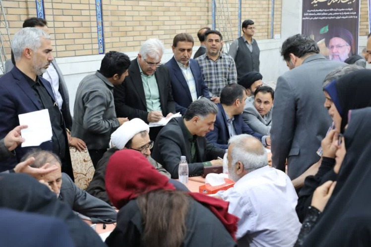 برپایی میز خدمت در مصلی بزرگ باقرشهر با حضور نمایندگان مردم در مجلس شورای اسلامی
